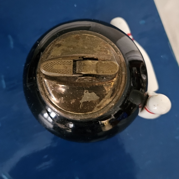 RARE Vintage Ceramic Penguin Bowling Bowl and Pins Table Lighter - Picture 7 of 10